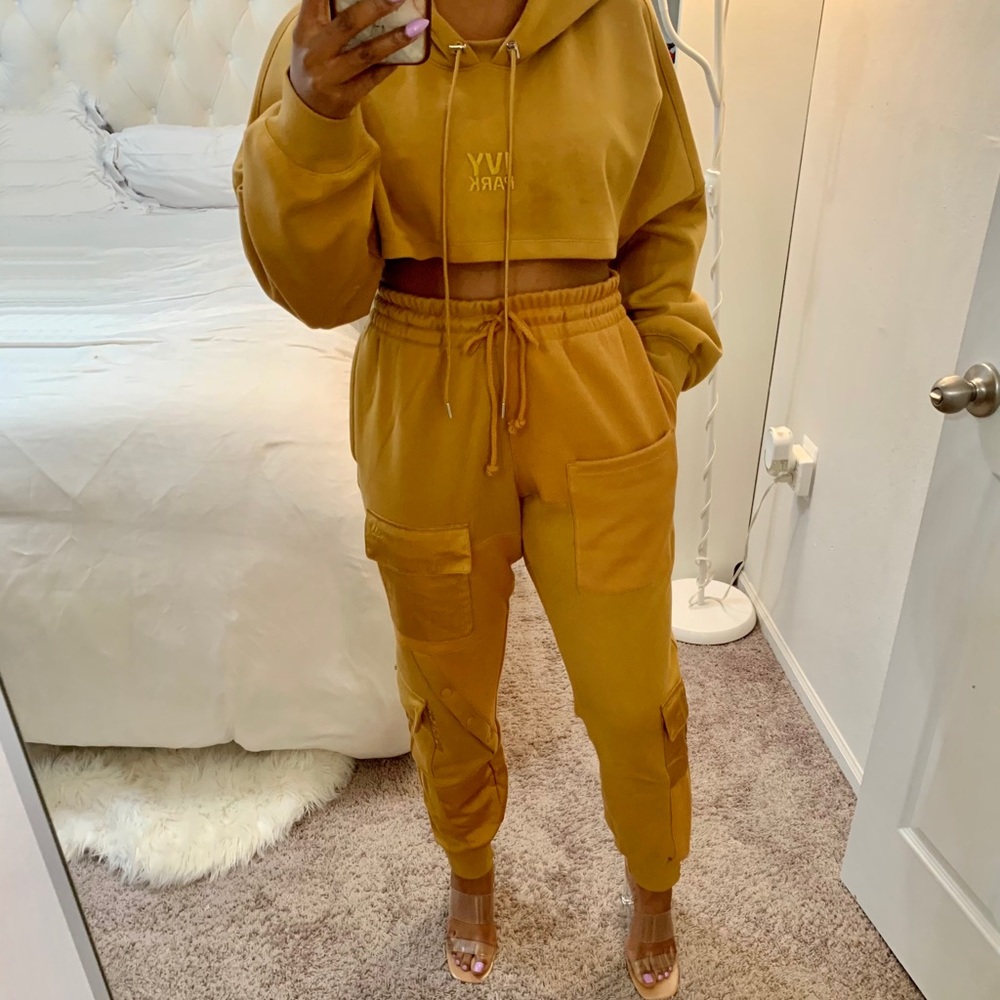 💢CYBER MONDAY💢 IVY PARK CARGO SWEATPANTS